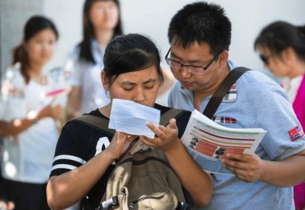 =为什么实行平行志愿后，一些学校仍规定优先录取第一志愿的学生？