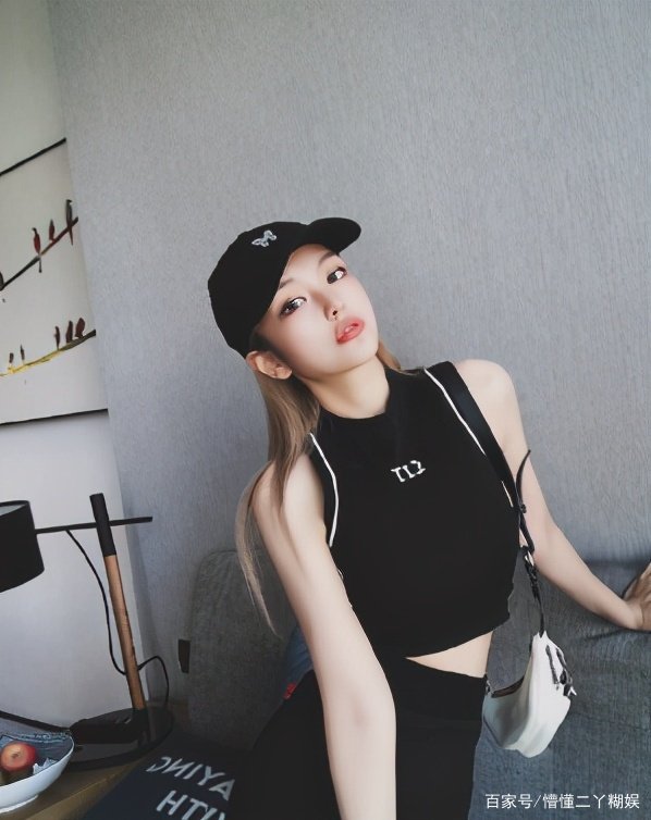 周扬青真人个子不高脖子还短，有没有让网友失望呢？