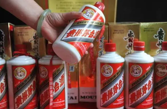 茅台5连跌3个月市值损失近9500亿,导致茅台降价的原因有哪些?