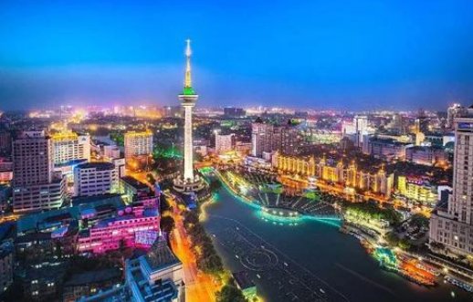 东西北三面堵打一城市名