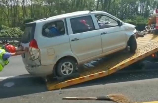 浙江一男子买车三年却不知道有空调被热晕发生车祸，被热晕的他有什么症状？