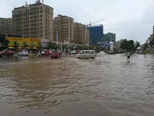 河南暴雨之下，有哪些平凡英雄？