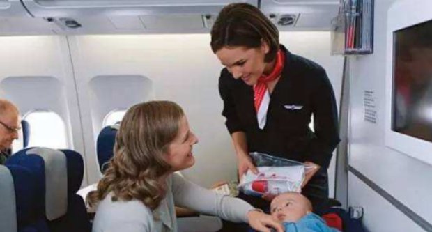 宝妈怕娃哭闹，给同一航班乘客备100份礼袋！你觉得有必要吗？