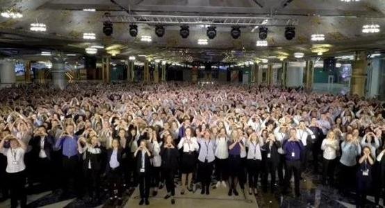 千人通过5G视频连线一同背诗，千人背诗是一种什么体验？