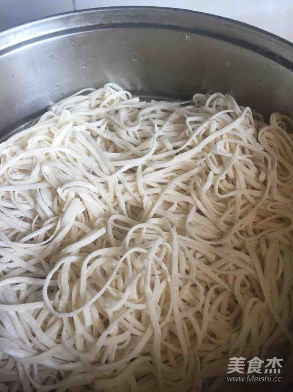 䒱面条的做法?