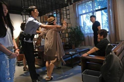 青岛大学回应保安殴打学生，已辞退涉事保安，学校在此事当中是否也有责任？