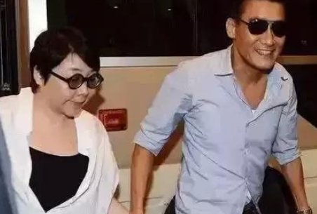 梁家辉对妻子专一,是怎么做到的?