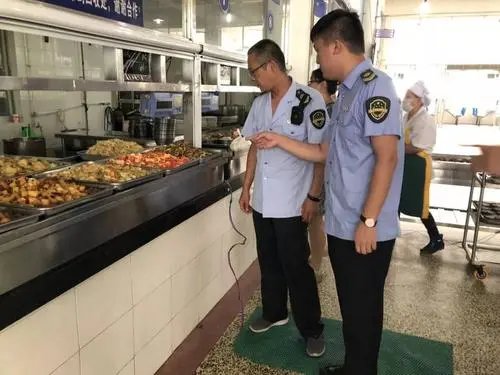 孩子在学校拉肚子,河北5位家长因反映食堂问题被拘,你如何看待此事?