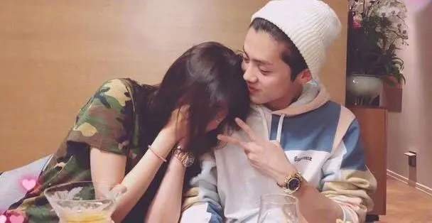 如何评价狗仔镜头下的关晓彤“神仙颜值”?