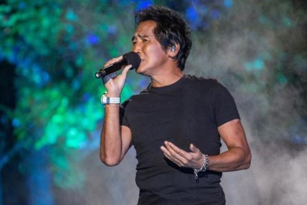 61岁的齐秦近照曝光，他的另一半是做什么的？