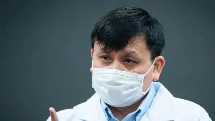 张文宏不同意防疫“躺平”,如果让疫情蔓延会造成哪些后果?