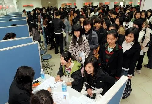 数据显示我国女性人口超6.88亿，就业人员中女性工作者能占到多少？