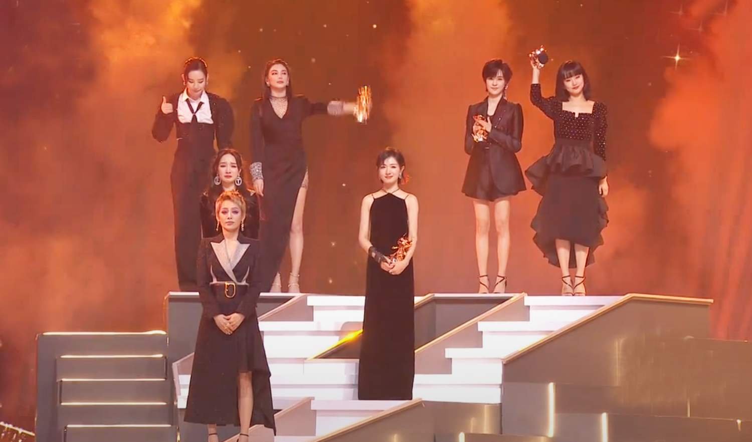 《浪姐》导演深夜发文秒删,是在暗示宁静和万茜闹不和吗?