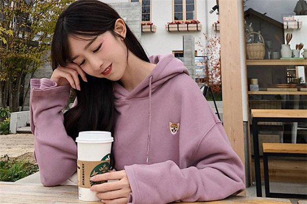 李孝利新出的MV里面依旧活力满满,该如何保持年轻呢?