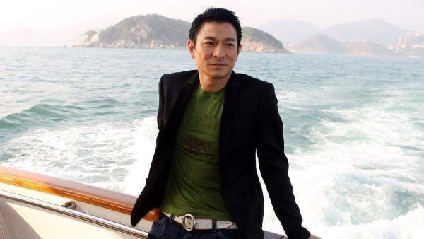 某音花2个亿请来刘德华,却对其账号进行降权处罚,为什么?