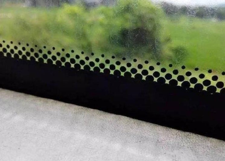 在汽车的玻璃上会有许多的小黑点，这究竟有什么用？