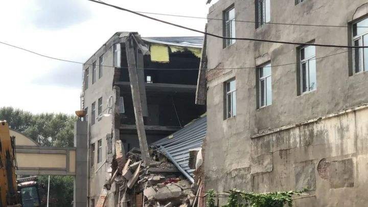 哈尔滨仓库坍塌9人全部遇难，楼房质量应由谁来负责？
