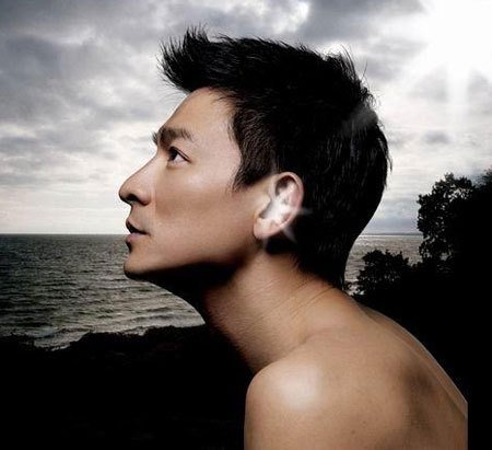 某音花2个亿请来刘德华,却对其账号进行降权处罚,为什么?