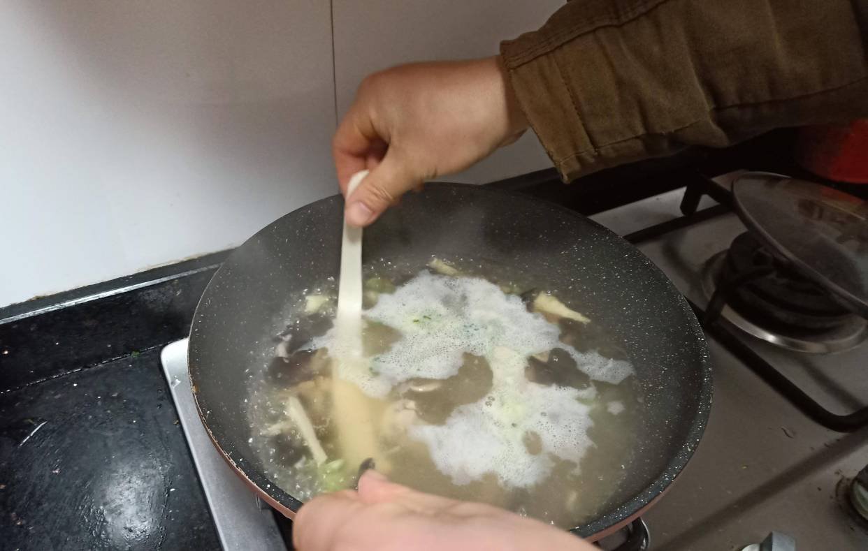 哪些食物5分钟做好，不用揉面，不用擀面，爽滑鲜美，太简单了呢？