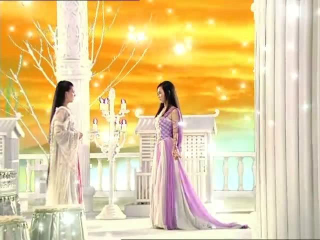 在《欢天喜地七仙女》里有一个穿着白衣服的女子在跳舞,她是谁?在第几集出现?