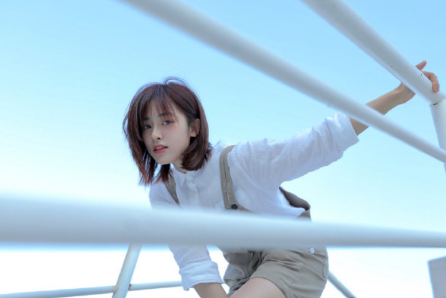 《机智的上半场》开播，你喜欢沈月饰演的假小子，还是章若楠饰演的公主病？