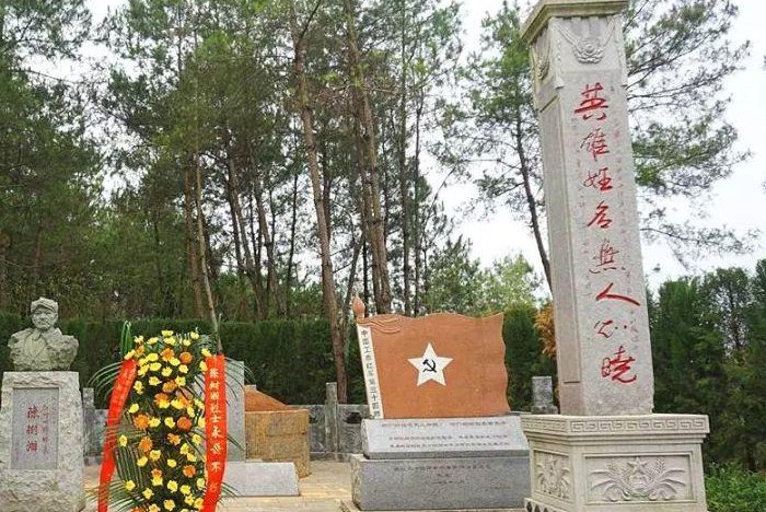 辣笔小球被批捕，这名网友究竟犯了什么罪？