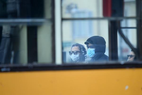 英国圣诞节后再现疫情高峰，节假日如何避免人口聚集？