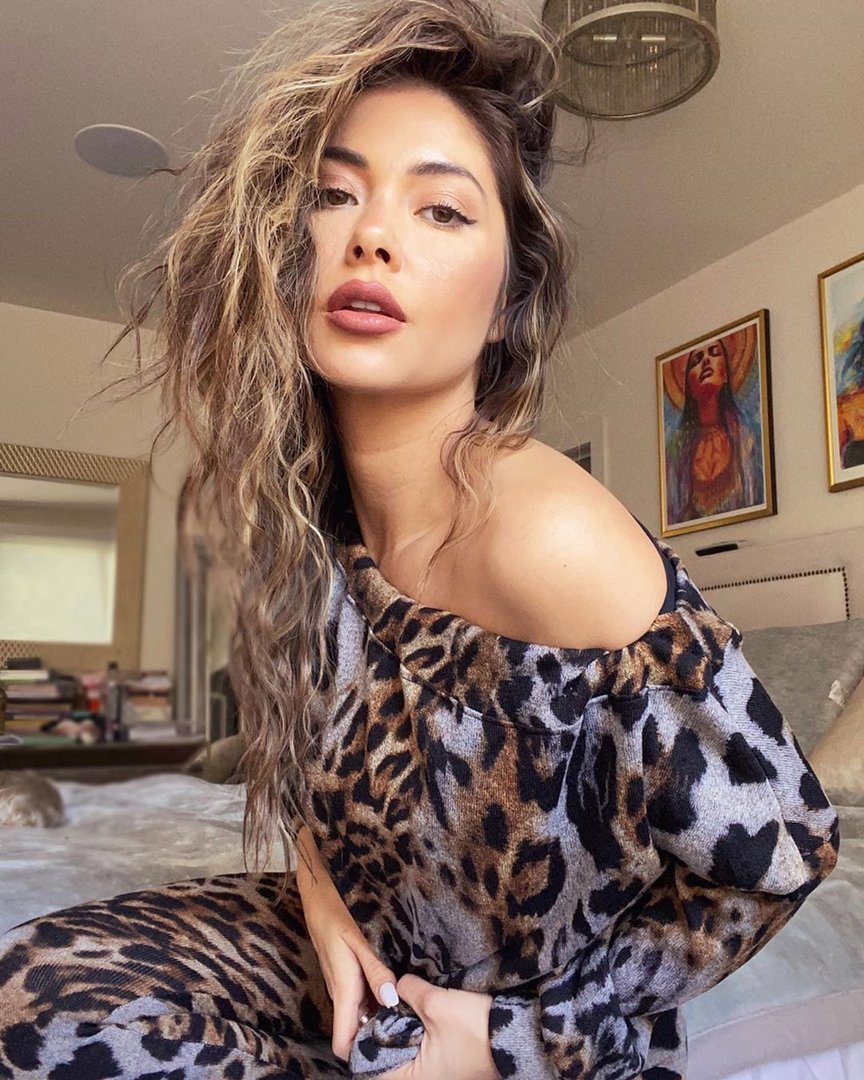 举牌女郎能不能年入近百万？