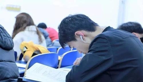 选择考研的人越来越多,是哪些原因导致的?