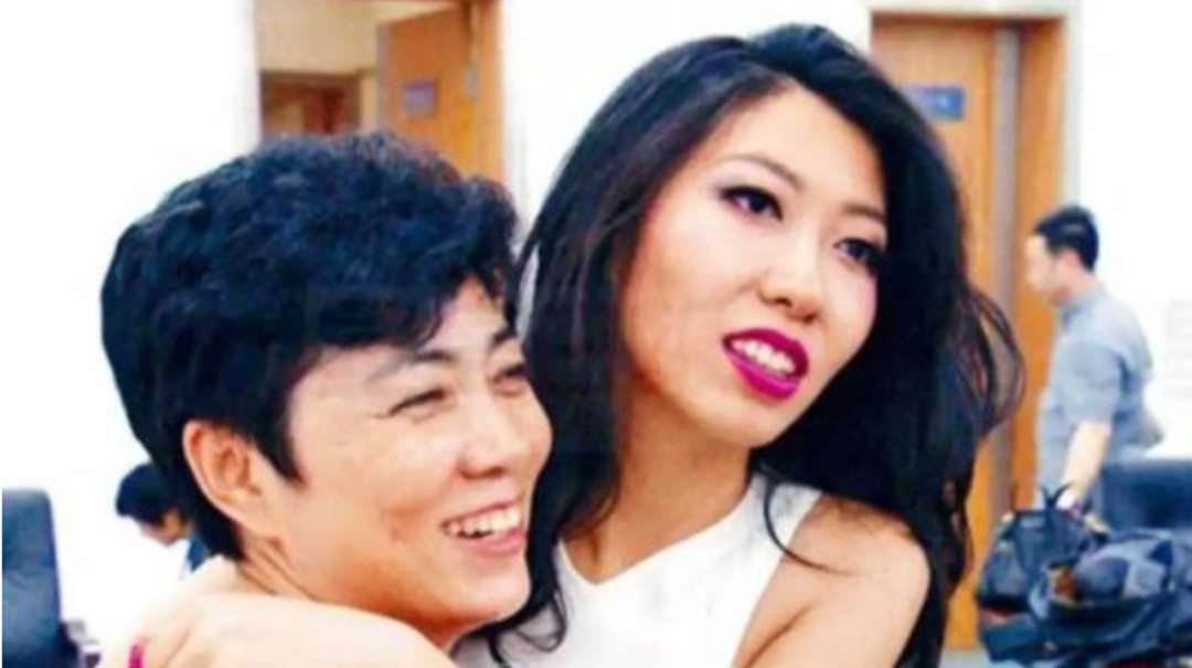 曲婉婷母亲受贿被判无期徒刑,曲婉婷对此是如何回应的?