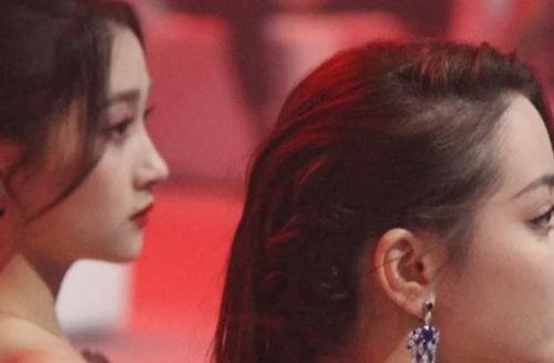 如何评价狗仔镜头下的关晓彤“神仙颜值”？