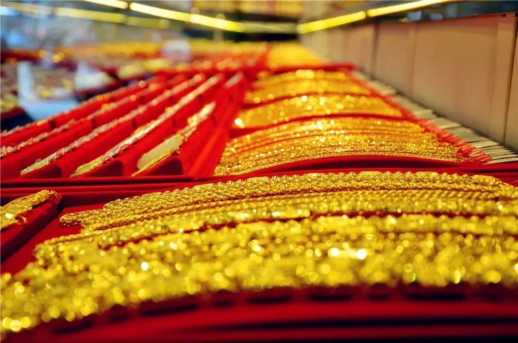 河南郑州，高铁车长捡到百万黄金，我们该如何防范丢失贵重物品？