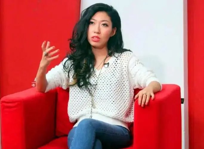 曲婉婷母亲受贿被判无期徒刑,曲婉婷对此是如何回应的?