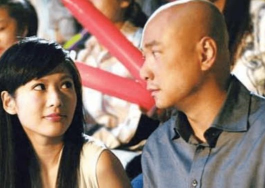 41岁“少女脸”主持与知名导演夜宿被富豪丈夫赶出家门,她是谁?