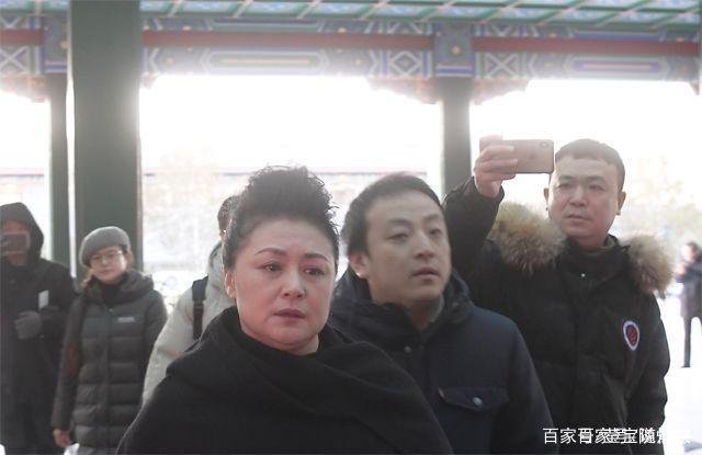 赵忠祥告别仪式上,于晓光竟晒出遗体照,这情商也太着急了,你怎么看?