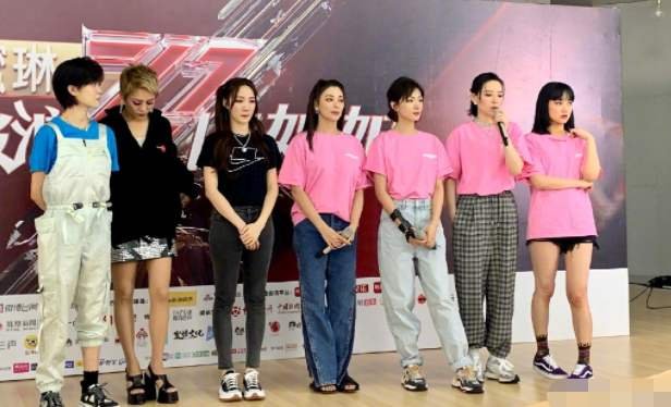 《浪姐》导演深夜发文秒删,是在暗示宁静和万茜闹不和吗?