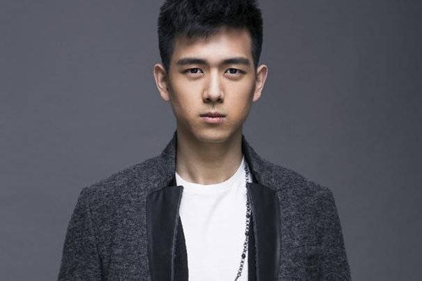 《中国机长》中,李现和他所饰演的工作人员有关系?