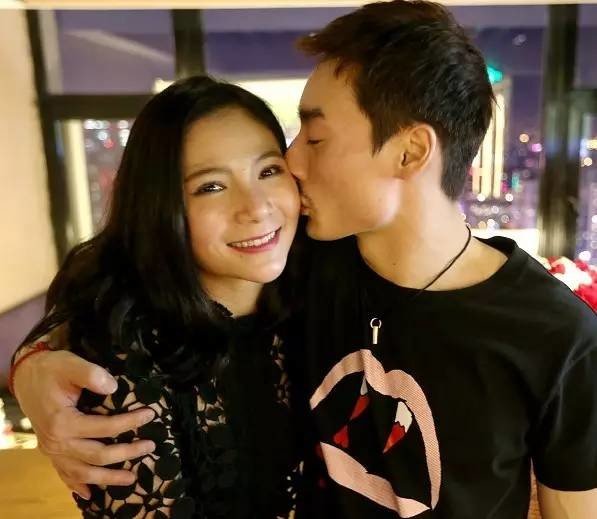 何姿和秦凯是什么关系？