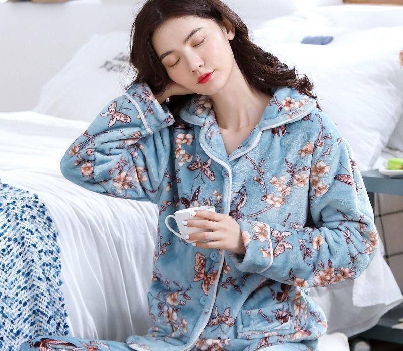 江西一00后姑娘穿着睡衣领证，如果是你，你会介意这番举动吗？