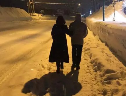 当年刘嘉玲“消失”3小时,多年后照片流出,为什么梁朝伟还会娶刘嘉玲?