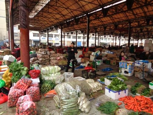 白岩松谈社区团购:赢者通吃,是何寓意?