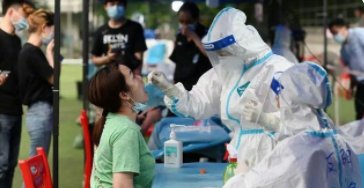 禹州一女生回家被拦雪天站一夜，母亲致歉，在这件事中究竟是谁错了？