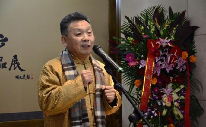 吴钢是新凤霞和吴祖光的儿子吗